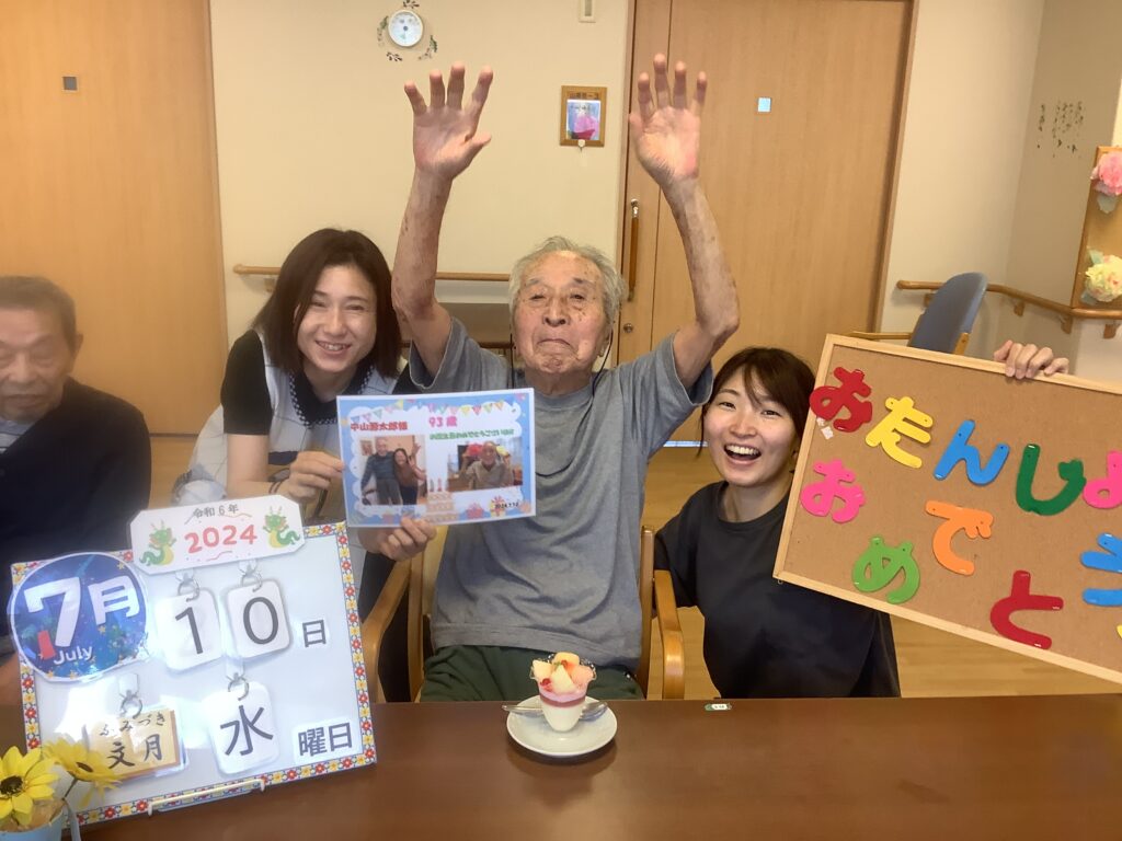 お誕生日のお祝いをしました！