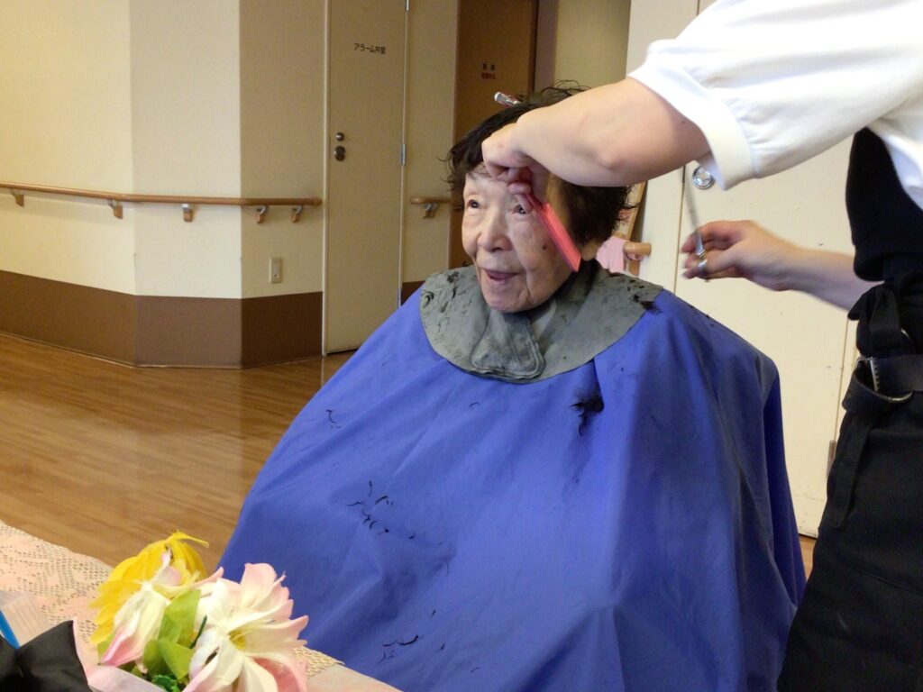 理美容で髪の毛もさっぱり！素敵になりました！